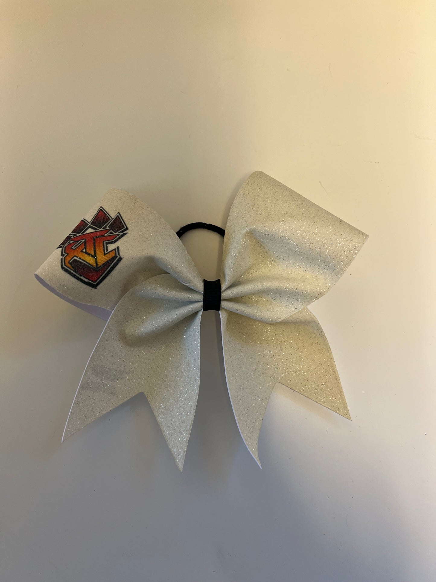 Cheerbow White Glitter mit XTC Logo (EINZELSTÜCK)